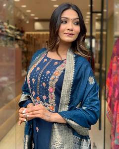 Kurti de viscosa y rayón para mujer, de color petróleo, corte recto, muy solicitado, con pantalón y conjunto de dupatta con estampado jacquard. - Product Image 2
