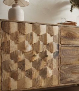 Buffet en bois de manguier massif de style moderne du milieu du siècle avec portes géométriques et tiroirs de rangement, 5+ pieds, pour salon et salle à manger - Product Image 3