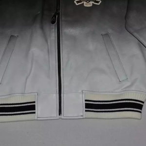 Chaqueta Bomber de Invierno para Hombre Avirex, Estilo Urbano, con Mangas de Cuero Genuino, Logotipo Bordado en la Parte Delantera, Cuello Camisero, Resistente al Viento - Product Image 4