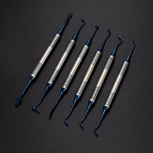 Kit de 6 espátulas de resina compuesta con revestimiento de titanio azul para limpieza y relleno dental de Mahfooz Instruments - Product Image 2