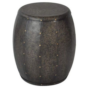 Tabouret élégant en métal martelé avec plateau rond en bois, finition argentée, table d'appoint décorative en aluminium avec accent sablier, mobilier d'intérieur - Product Image 4