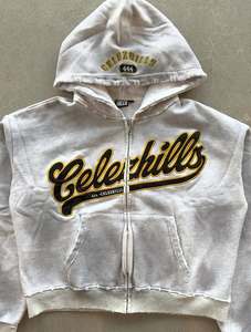 Hoodie court zippé personnalisé pour femme, style universitaire, avec lettres brodées, appliquées et bords bruts, streetwear premium - Product Image 2