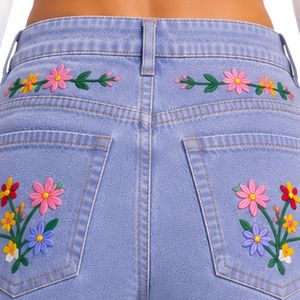 Shorts de Mezclilla de Cintura Alta para Mujer, Color Lavanda, con Bordado Floral Colorido, Shorts Casuales de Verano, Fabricante OEM ODM Personalizado - Product Image 6