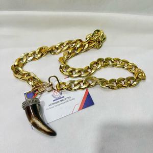 Arte en Resina, Joyería Artística Moldeada a Mano, Colgantes y Medallones de Alta Calidad, Artesanía de Origen Ético - Product Image 1