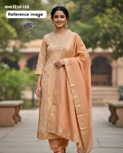 Colección de Kurti-Pantalón y Dupatta de Seda Banarasi de Primera Calidad, con Diseño Tejido y Adorno en el Escote, Nueva Llegada, Venta al Por Mayor - Product Image 4