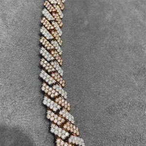Chaîne en moissanite argentée brillante de 14 mm avec un éclat similaire à celui des diamants, finition métallique lisse et design de bijoux unisexe tendance - Product Image 5