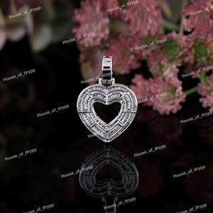 Collar con Colgante de Diamante Moissanite en Forma de Corazón en Plata de Ley 925, Joyería de Lujo con Corte Baguette - Product Image 3