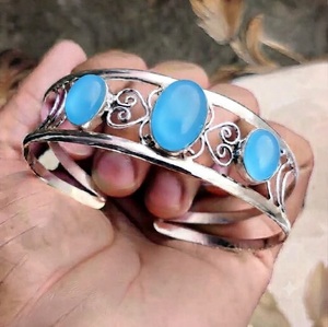 Brazalete Ajustable de Plata con Calcedonia Azul Natural, Plata de Ley 925, Hecho a Mano, con Piedras Preciosas, Estilo Boho - Product Image 6