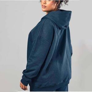 Sudaderas con capucha y cremallera completa para mujer al por mayor, de algodón transpirable, con patrón liso y color personalizado, ideales para invierno. - Product Image 2