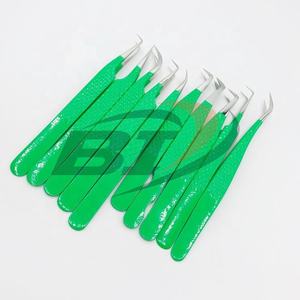 Pince à épiler en acier inoxydable hautement durable à prise en diamant, pointe pointue enduite de poudre verte, volume professionnel - Product Image 1