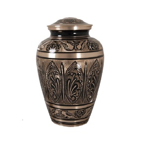 Urna Funeraria de Lujo Accent, de Metal y Latón, con Acabado en Esmalte Verde, Grabada en Relieve, con Acabado Negro y Dorado - Product Image 5