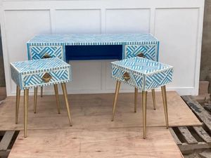 Table console de luxe en os incrusté, fabriquée en bois de haute qualité avec une surface décorative incrustée et un attrait élégant - Product Image 1