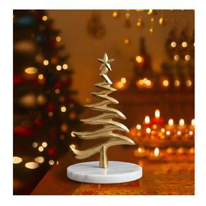 ประติมากรรมต้นคริสต์มาสอะลูมิเนียมทำมือพร้อมฐานหินอ่อน สีทองและสีขาว ขนาด 31 ซม. - ของตกแต่งกลางโต๊ะคริสต์มาสที่สมบูรณ์แบบสำหรับตกแต่งบ้าน - Product Image 3