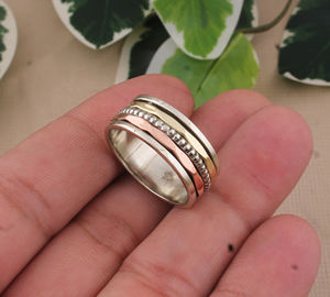 Anillo de Plata de Ley 925 con Banda Punteada, Anillo de Boda Minimalista con Textura Milgrain y Piedras Preciosas para Mujer, Venta al por Mayor - Product Image 3