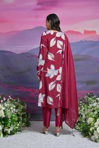Ensemble tendance pour femmes : Kurti droit en broderie française magenta avec pantalon Chanderi et dupatta imprimé - Product Image 2