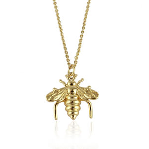 Collier pendentif symbole abeille inspiré de la nature, style Art déco, qualité supérieure, brillant, plaqué or 18 carats, laiton massif, bijoux hypoallergéniques - Product Image 1