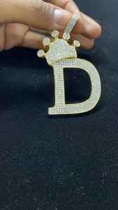 Colgante Personalizado con Inicial, Plata 925, Moissanita VVS, Corte Brillante Redondo, Colgante de Lujo con Nombre y Logotipo Personalizados - Product Image 5