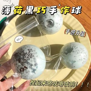 ของเล่นบีบคลายเครียดรูปทรงกลมสีเขียวมิ้นท์ดำ ทำมือจากวัสดุ TPR ของขวัญสร้างสรรค์สำหรับเด็กและผู้ใหญ่ พร้อมบรรยากาศสุดเท่ - Product Image 4