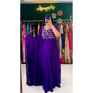 Robe de soirée trapèze faite main en mousseline de soie XL avec broderies et sequins, taille empire - Product Image 1