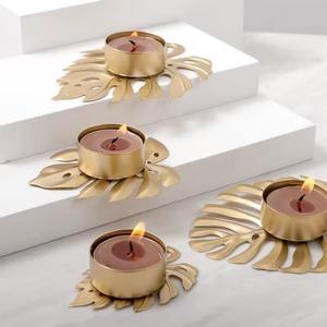 Elegante Portavelas con Acabado Dorado en Forma de Hoja, Pieza Decorativa Ideal para Decoración del Hogar en Diwali, Iluminación Festiva y Estilismo de Vanidad - Product Image 6