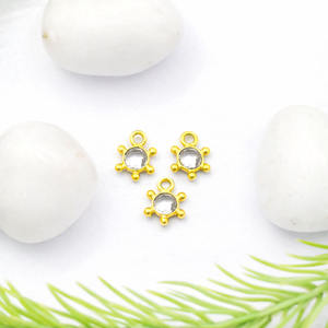 Colgante de Sol de Cuarzo Cristalizado Chapado en Oro |   Mini Colgante Redondo con Forma de Estrella de Piedras Preciosas para Hacer Collares y Pendientes - Product Image 1