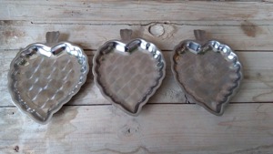 Assiette en métal en forme de cœur argenté, magnifique plat de service pour une présentation élégante des aliments et la mise en place de tables dans les cafés et restaurants. - Product Image 6