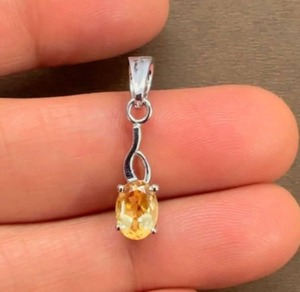 จี้เงินแท้ชุบโรเดียมทรงวงรีประดับซิทริน ดีไซน์ทันสมัย ขายส่ง งานแฮนด์เมด สไตล์มินิมอล ของขวัญสำหรับเธอ เครื่องประดับเดือนพฤศจิกายน - Product Image 3