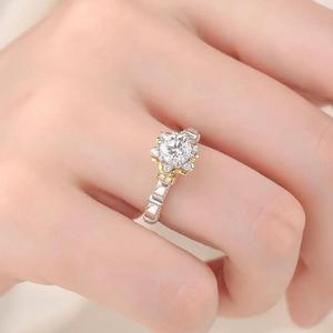 Bague en moissanite à taille ronde florale en argent sterling 925, monture Bloom bicolore or, bijoux de mariée élégants, cadeaux pour femmes - Product Image 1