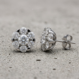 Pendientes de Diamantes Naturales al por Mayor con Diseño Floral en Racimo, Oro Blanco de 18K, Clásico Diseño de Halo, Joyería Nupcial Directa de Fábrica China - Product Image 1