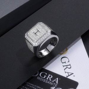 แหวนมอสซาไนต์ 2.41 กะรัต รับรองโดย GIA เงินแท้ 925 ชุบเงิน ดีไซน์ทันสมัย สำหรับทั้งชายและหญิง แหวนแต่งงาน แหวนหมั้น เครื่องประดับคุณภาพสูง - Product Image 4