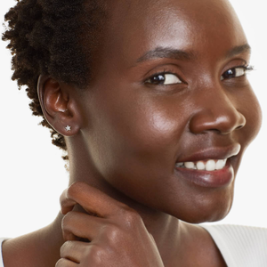 Boucles d'oreilles clous en argent 925 de luxe avec moissanite et diamant, forme étoile, design géométrique élégant, sertissage pavé étincelant, bijoux fins, cadeau - Product Image 5