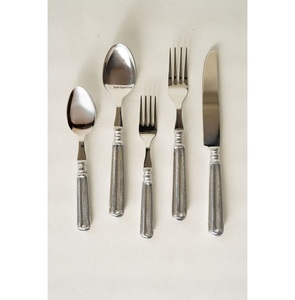 Ensemble de couverts vintage 5 pièces en acier plaqué, design élégant, manches argentées, pour la maison, les hôtels, le camping et les dîners. - Product Image 3
