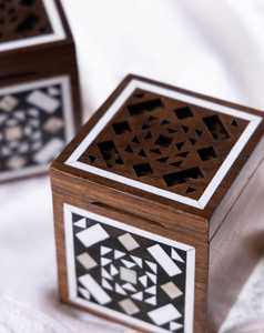 Brûleur d'encens élégant en bois d'acacia avec incrustation MOP, artisanal de qualité supérieure, Mubkhar arabe pour Oud, Bakhoor, Ramadan, Aïd, Islamique - Product Image 6