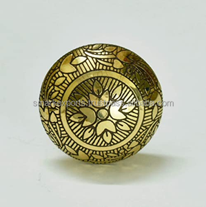 Bouton de porte en laiton massif fabriqué à la main au design moderne et traditionnel pour armoires tiroirs armoires et quincaillerie de meubles en bois - Product Image 1