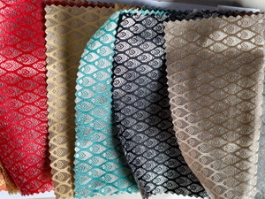 Tissu brocart à motif de feuillage, tissé jacquard, avec motif butti en relief et sequins - Product Image 3