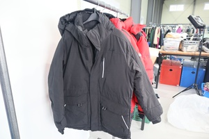 Yoursup Chaqueta Acolchada de Plumas de Pato y Ganso Coreana Auténtica Usada, Fardos Transparentes de 100 kg, Venta al por Mayor en Landa Bazaar, En Stock - Product Image 6