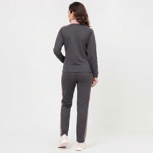 Ensemble de survêtement pour femme, tenue athlétique tendance, veste et pantalon légers et respirants, conçus pour le streetwear décontracté et les activités sportives - Product Image 5