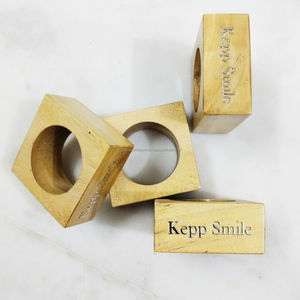 แหวนรองผ้าเช็ดปากไม้ลายเรขาคณิตสมัยใหม่ สีน้ำเงิน ดำ ขาว ตกแต่งด้วยลายฝังแบบเป็นมิตรกับสิ่งแวดล้อม ของตกแต่งโต๊ะสไตล์ร่วมสมัยสำหรับงานปาร์ตี้สุดเก๋ - Product Image 4