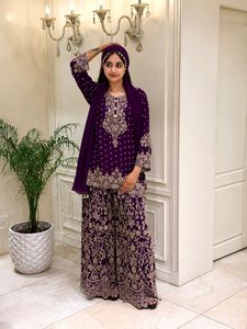 Ensemble prêt-à-porter entièrement cousu comprenant un haut en faux georgette avec broderie de designer Jari et de sequins, un pantalon palazzo et un dupatta. - Product Image 4