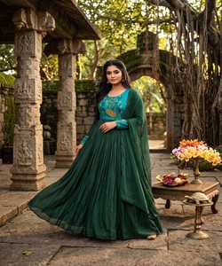 Robe élégante verte avec broderie florale, manches longues, col bateau, en mousseline de rayonne, faite à la main, pour soirée DHANLAXMI - DS31  86756 - Product Image 2