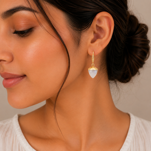 Pendientes de plata de ley 925 chapados en oro de 18 quilates con piedra lunar arcoíris de 31 a 32 mm y circonita en forma de escudo. - Product Image 6