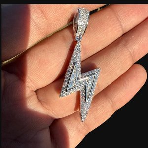 Colgante de Moissanita VVS con Corte Brillante Redondo, Joyería Hip Hop Iced Out, Diseño Personalizado para Uso Unisex - Product Image 4