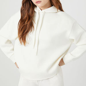 Survêtements personnalisés pour femmes, grammage lourd 500 GSM 350 GSM, en molleton polyester/coton, avec broderie, comprenant un sweat à capuche oversize et un short - Product Image 1