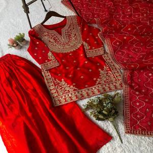 VASTRA COTTAGE Conjunto Étnico Elegante para Mujer con Top con Bordado de Cordón y Secuencia, Micro Interior a Juego y Dupatta Fendy Plazzo - Product Image 3