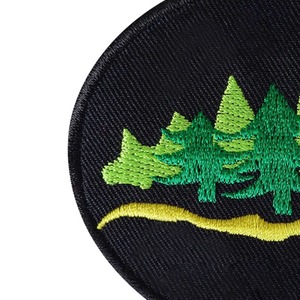 VANEK INTERNATIONAL Parche de Corazón Bordado de Fieltro No Tejido Ecológico, con Diseño de Árboles Verdes y Fondo Amarillo, en Tela Negra, para Coser en Sombreros - Product Image 2