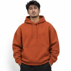 Sweat à capuche oversize pour homme, offrant un mouvement confortable, tissu de qualité supérieure et coupe ample pour un style décontracté et les loisirs. - Product Image 1