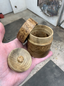 Quemador de incienso de madera de lujo con tapa de latón, hecho a mano, quemador de bakhoor de estilo medioriental para el hogar, la oficina, la oración y como regalo. - Product Image 5