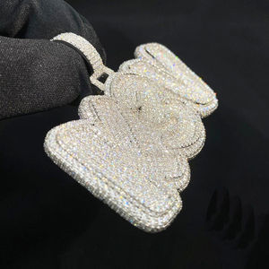 Pendentif Lettre Personnalisé en Argent Massif, Entièrement Sertie de Moissanites Rondes, 3 Pouces de Large, Testées au Diamant, Bijoux - Product Image 4