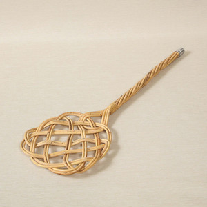 Varilla para golpear alfombras de ratán natural, hecha a mano, herramienta tradicional de artesanía para limpieza del hogar. - Product Image 1