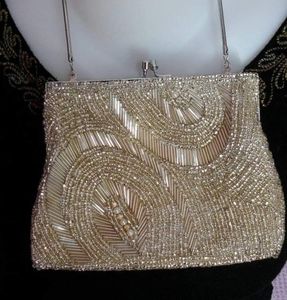 Sac à bandoulière brodé et perlé de qualité supérieure pour femme, avec des broderies élégantes pour les soirées - Product Image 4